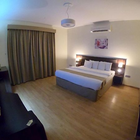 วีคเอนด์ โฮเต็ล อพาร์ตเมนต์ Hotel มัสกัต ภายนอก รูปภาพ