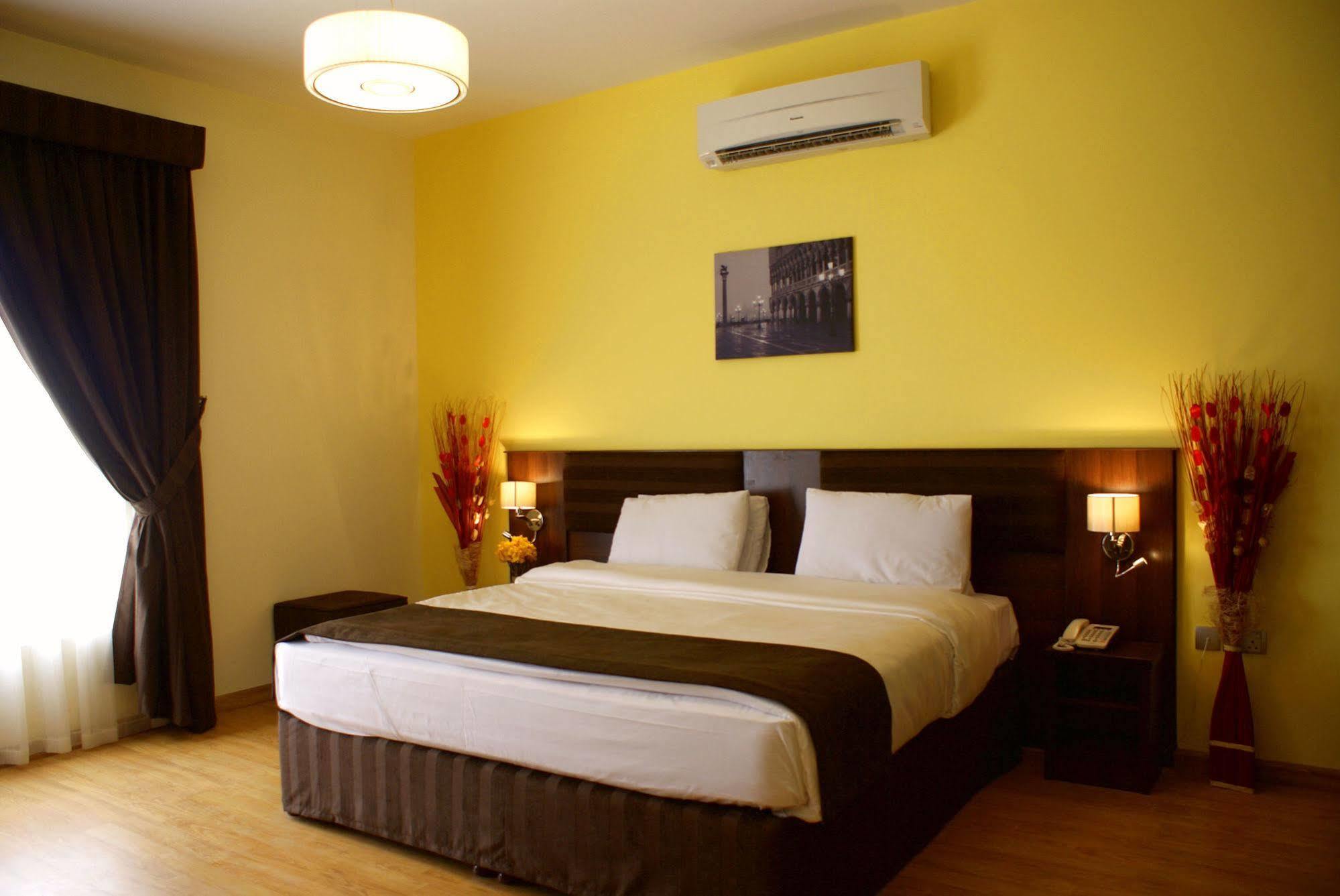 วีคเอนด์ โฮเต็ล อพาร์ตเมนต์ Hotel มัสกัต ภายนอก รูปภาพ